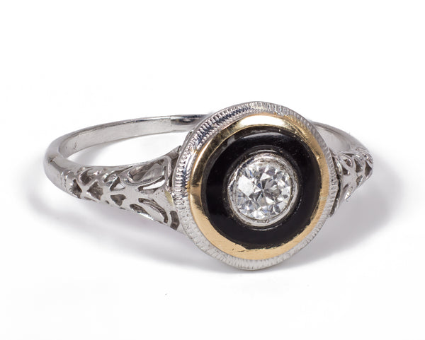 Anello solitario antico in oro bianco 18k con diamante centrale di 0.20 ct e onice, anni 30