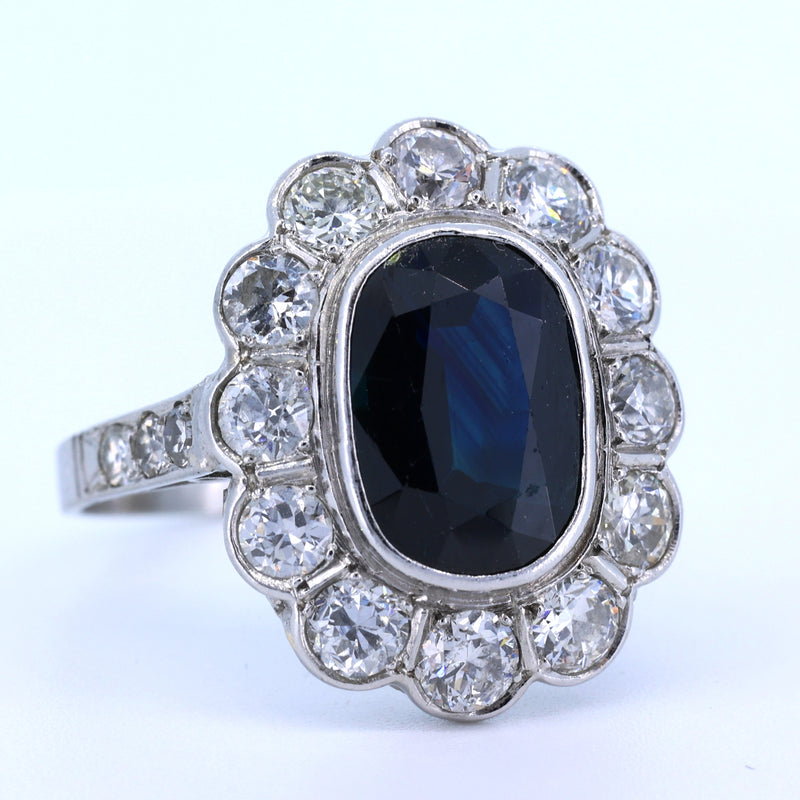 Vintage ring in platinum with diamonds (1.25 ct) and 6 ct sapphire, 1960s