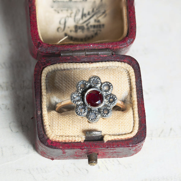 Antique style ring in 9K gold and silver, with central ruby and rosettes