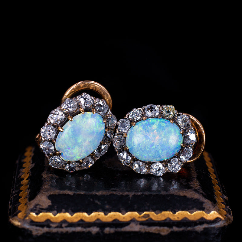Orecchini Donna Kioto In Oro Bianco 18 Kt Con Diamanti Orecchini Donna Kioto In Oro Bianco 18 Kt Con Diamanti