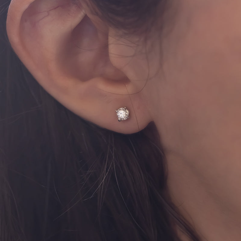 Light point in 18K white gold with brilliant cut diamonds