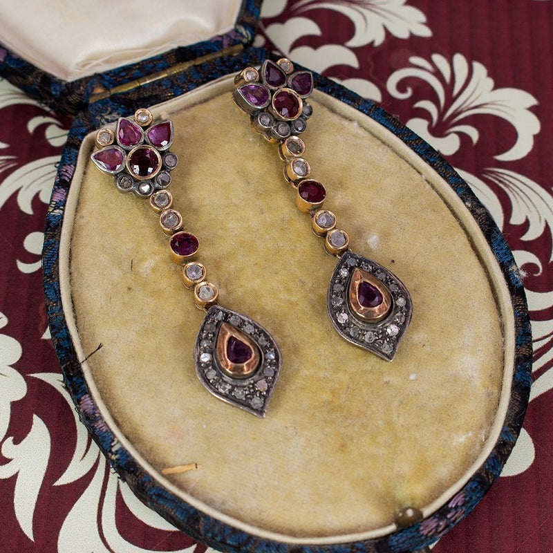 Orecchini in stile antico in oro 14K, con rubini e rosette di diamante - Antichità Galliera