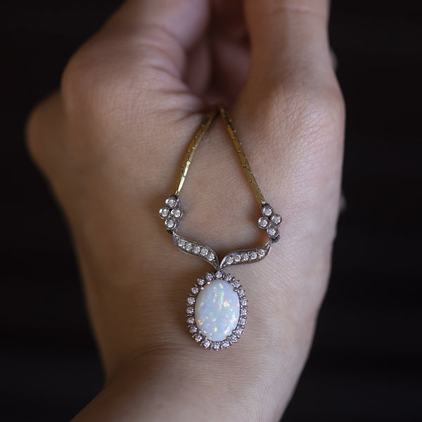 Vintage necklace in 18K gold with opal (3.50ct approx.) And diamonds (0.36ctw approx.), 60s / 70s