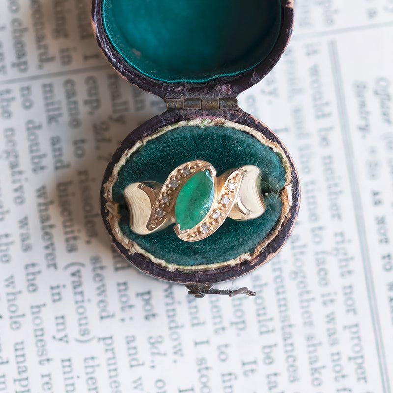 Anello vintage in oro 14K con smeraldo e diamanti, anni '60