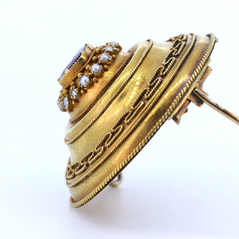 Broche ancienne en or 14 carats avec tourmaline violette. milieu du XIXe siècle
