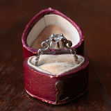 Antiker Solitär aus 18 Karat Weißgold mit einem alten Diamanten im europäischen Schliff von ca. 0.55 ct, 40er Jahre