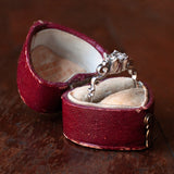 Antiker Solitär aus 18 Karat Weißgold mit einem alten Diamanten im europäischen Schliff von ca. 0.55 ct, 40er Jahre