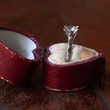 Antiker Solitär aus 18 Karat Weißgold mit einem alten Diamanten im europäischen Schliff von ca. 0.55 ct, 40er Jahre