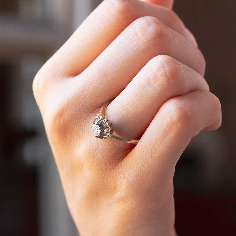 Solitario antico in oro bianco 18K con diamante taglio brillante