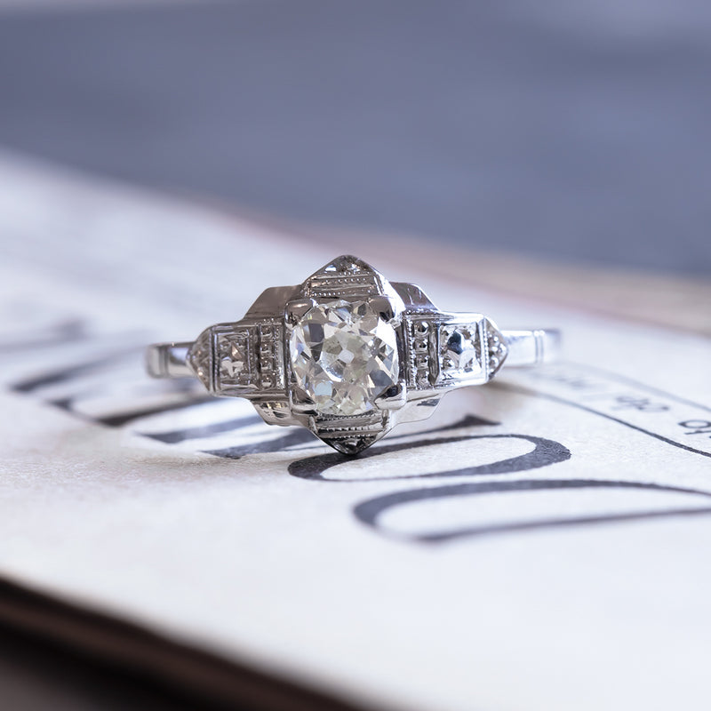 Art Deco solitaire in 18K white gold with old mine cut diamonds of approx. 0.50 ct, 1930s