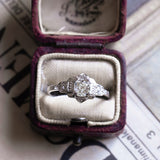 Art-Deco-Solitaire aus 18 Karat Weißgold mit alten Diamanten im Minenschliff von ca. 0.50 ct, 30er Jahre