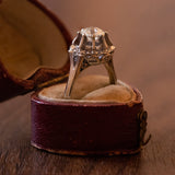 Антикварный солитер из белого золота 18 карат с бриллиантом около 0.95 карата, 40-е годы