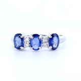 MODERN STYLE RING IN 18K GOLD WITH SAPPHIRES AND DIAMONDS