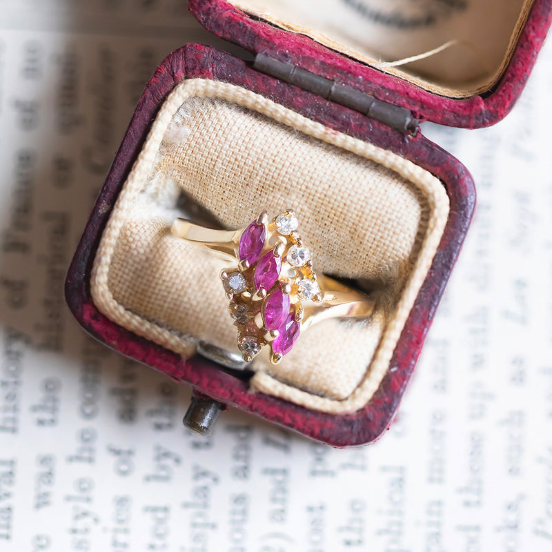 Anello vintage in oro 14K con rubini e diamanti, anni '60