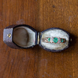 Anello moderno in stile vittoriano in oro 9K con smeraldi e diamanti - Antichità Galliera