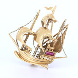 Vintage sailing ship-shaped brooch in 18K gold with rubies, 60s