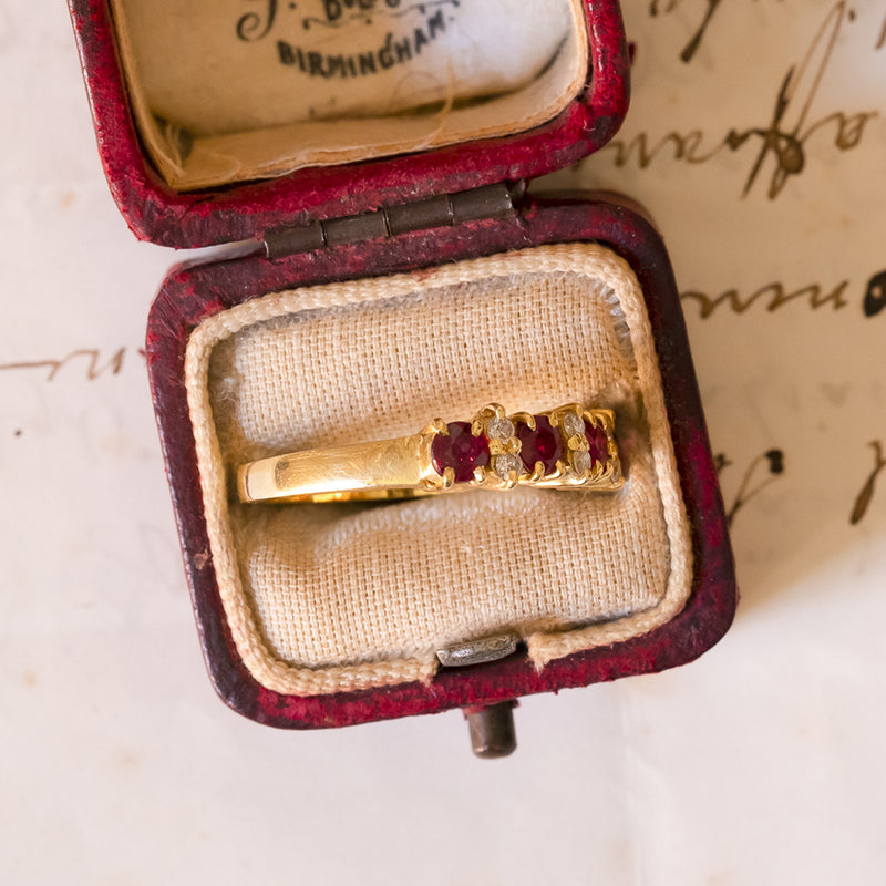 Veretta vintage in oro 18K con rubini e diamanti (0.12ctw ca.), anni '60/'70