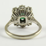 Anello in oro bianco con smeraldo centrale e diamanti taglio brillante , anni 50 - Antichità Galliera