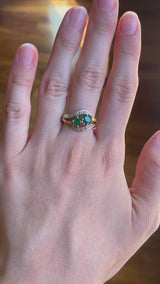 Vintage contrarié ring in 14K gold with emeralds and diamonds, 60s