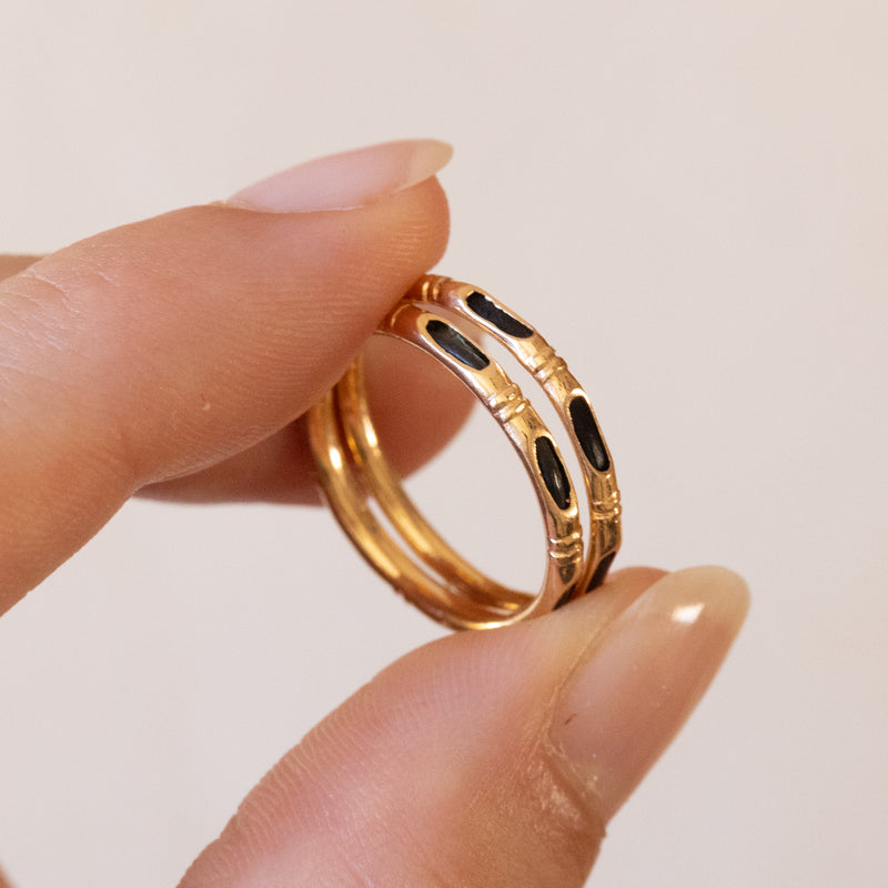 Pair of antique rings in 18K gold with black stones, early 1900s