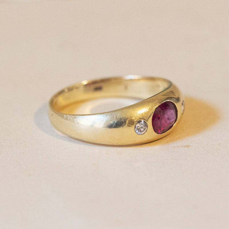 14K gold gypsy ring with ruby (0.90ct approx.) And diamonds (0.10ctw approx.), 1960s