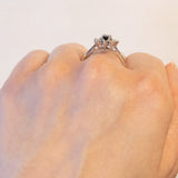 Vintage 18 Karat Weißgold Saphir (ca. 0.50 ct) und Diamanten (ca. 0.05 ctw) Gänseblümchenring, 60er Jahre