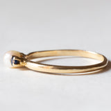 Trilogy ring in 18K gold with pearl and sapphires, 60s