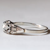 Antique ring in platinum and 18K white gold with diamonds (center approx. 0.30ct), 20s/30s
