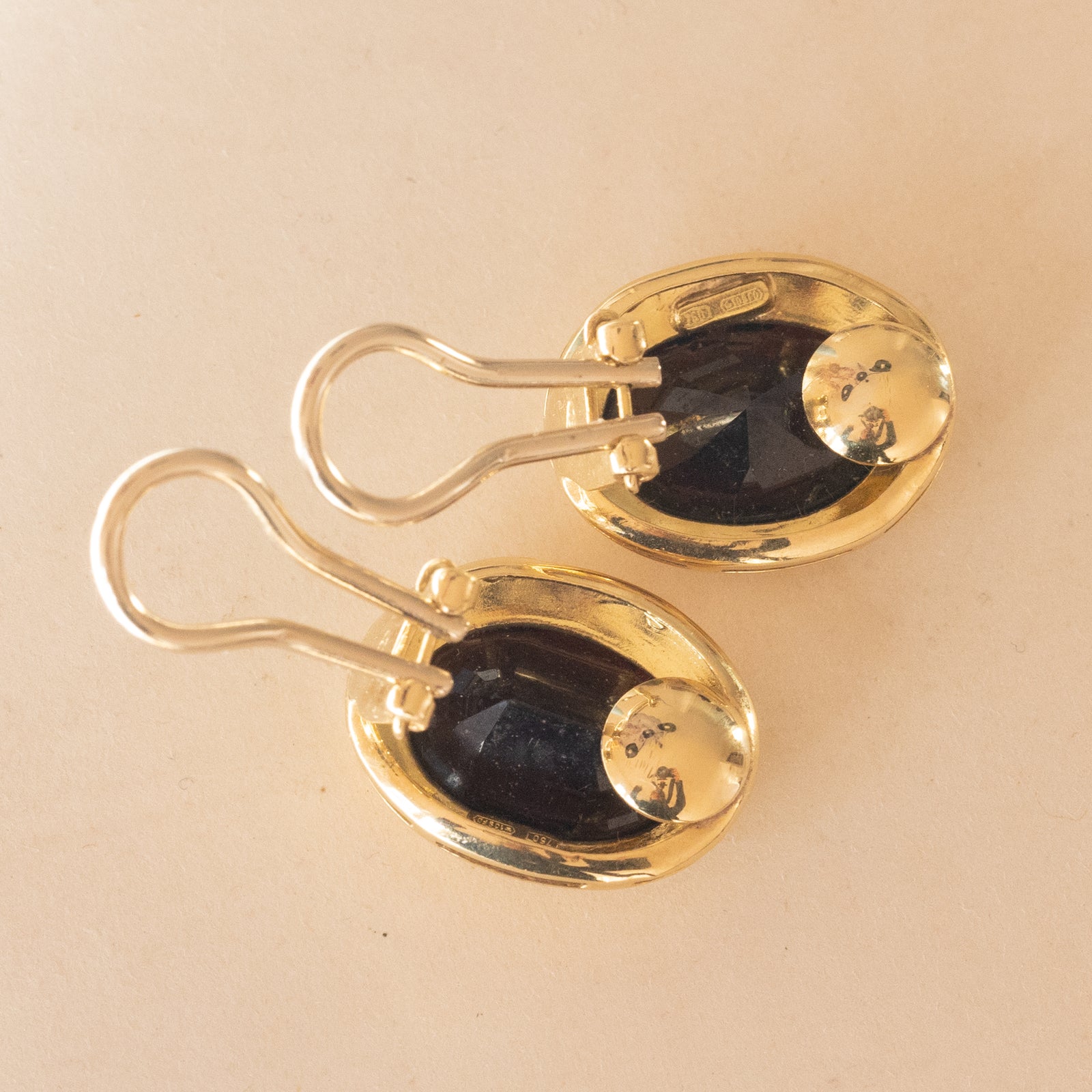 Orecchini In Oro Giallo 9kt Con Pietre CZ Rosso Granato Quadrate 8mm - Castone Battuto