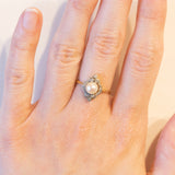 Anello antico in oro bianco 18K con perla e diamanti di taglio rosetta, anni ‘30
