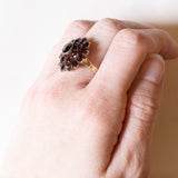 Anello vintage a margherita in oro 8K con granati, anni ‘60