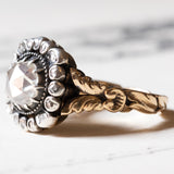 Vintage-Ring im antiken Stil aus 18 Karat Gold und Silber mit einem zentralen Diamanten im Rosenschliff (ca. 2.20 ct) und Diamanten im Rosettenschliff
