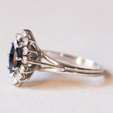 Vintage 18 Karat Weißgold Saphir (ca. 0.90 ct) und Diamanten (ca. 0.36 ctw) Gänseblümchenring, 70er Jahre