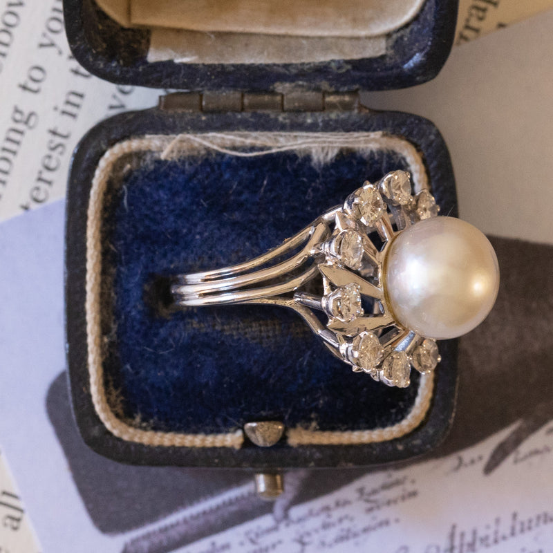 Anello a margherita vintage in oro bianco 18K con perla e diamanti (1ctw ca.), anni ‘80/‘90