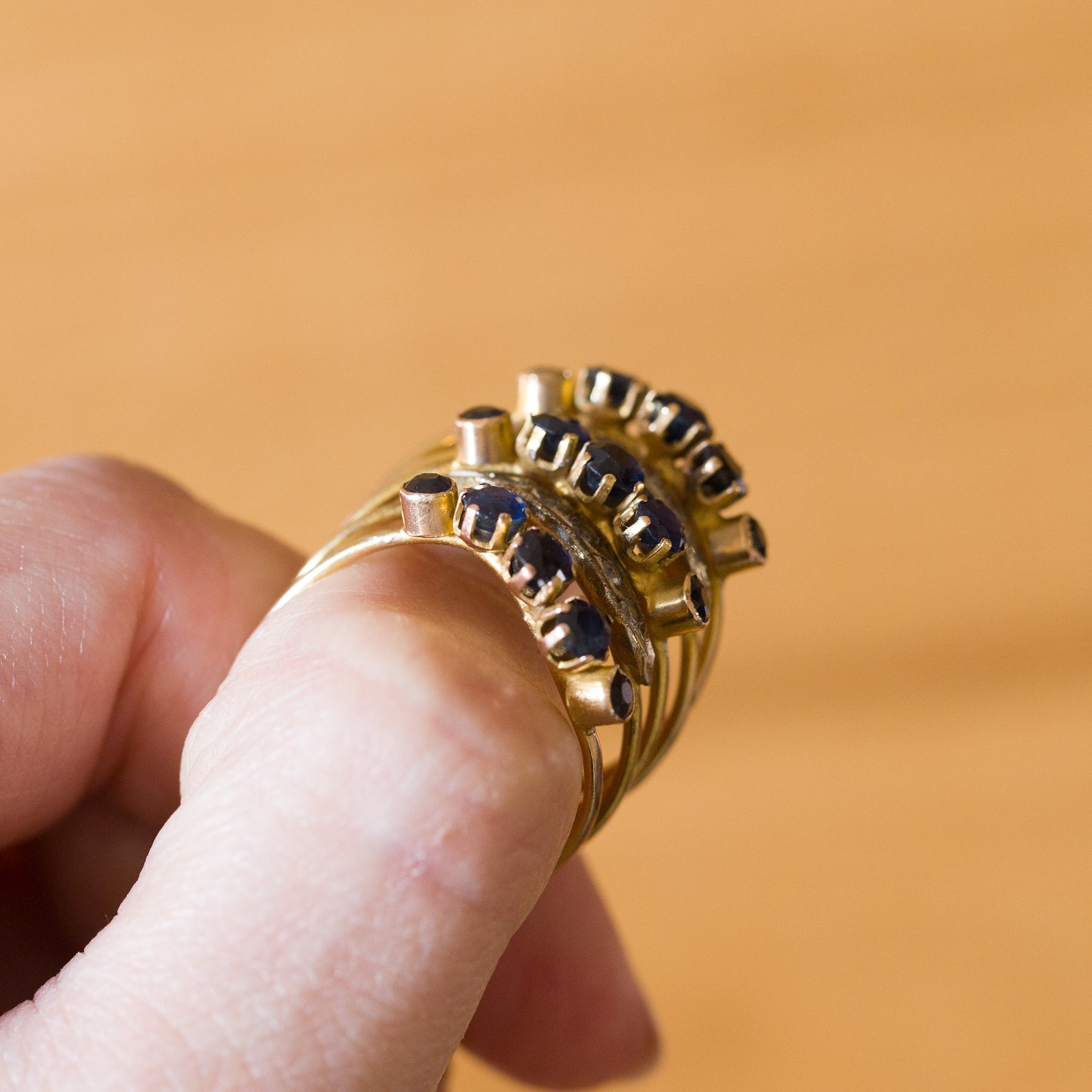 Vintage 14K gold harem ring with sapphires (approx.1.20ctw
