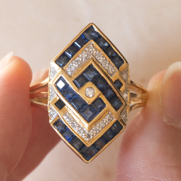 Anello vintage in oro 18K con zaffiri e diamanti