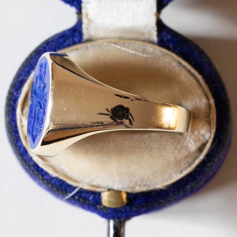 Anello antico da sigillo in oro 14K con lapislazzuli inciso, anni ‘30