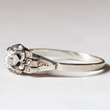 Anello antico in platino e oro bianco 18K con diamanti (centrale 0.30ct ca.), anni ‘20/‘30