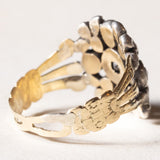 Vintage-Ring im antiken Stil aus 18 Karat Gold und Silber mit einem zentralen Diamanten im Brillantschliff (ca. 0.30 ct) und Diamanten im Rosettenschliff