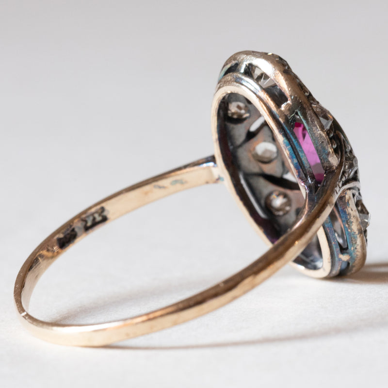 Anello antico in oro 14K e argento con rubino e diamanti di taglio rosetta, anni ‘30/‘40