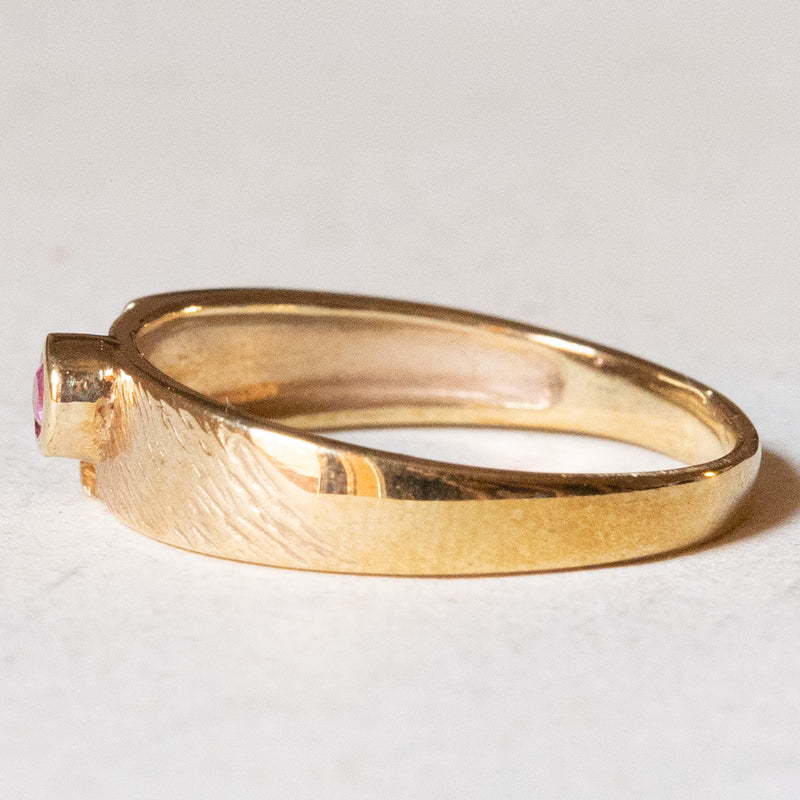 Anello a fascia in oro 9K con rubino, anni ‘50/‘60