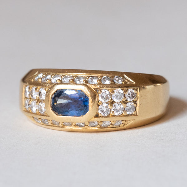 Anello vintage in oro 18K con topazio blu e diamanti (0.56ctw ca.), anni ‘70/‘80