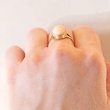 Vintage Ring aus 18 Karat Gelbgold mit rosa Koralle, 50er Jahre