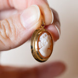 Ciondolo vintage in oro 14K con cammeo su conchiglia, anni ‘60