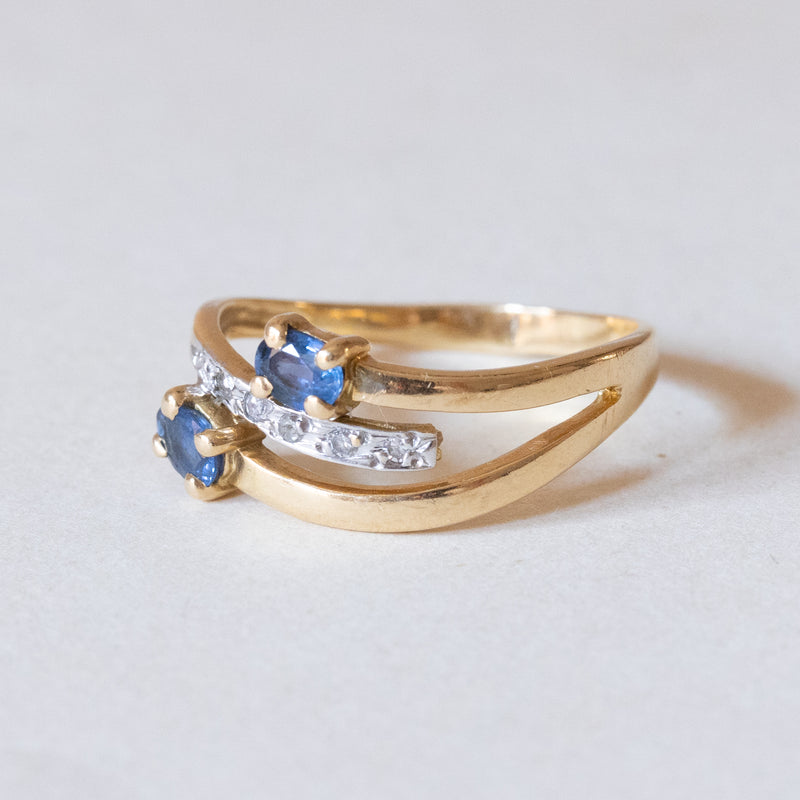 Anello vintage in oro 18K con zaffiri e diamanti, anni ‘50