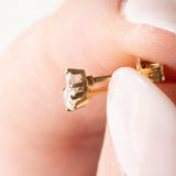 18 Karat Gelbgold-Ohrringe mit hellen Punkten und Diamanten im Brillantschliff (ca. 0.12 Karat)