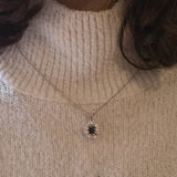 Vintage Halskette aus 14 Karat Weißgold mit Saphir (ca. 1.15 Karat) und Diamant (ca. 0.12 Karat) mit Kette aus 8 Karat Gold, 70er Jahre