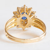 Anello vintage a margherita in oro giallo 18K con zaffiro (0.47ct ca.) e diamanti (0.84ctw ca.), anni ‘60