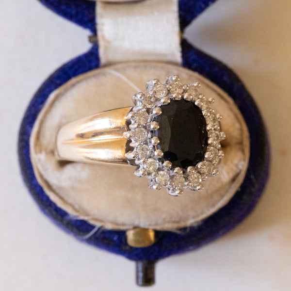Anello vintage a margherita in oro 14K con zaffiro (2ct ca.) e diamanti (0.48ctw ca.), anni ‘60/‘70