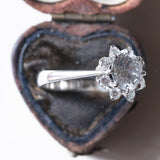 Vintage Gänseblümchenring aus 18 Karat Weißgold mit Diamanten (Mitte ca. 1.55 ct), 70er/80er Jahre